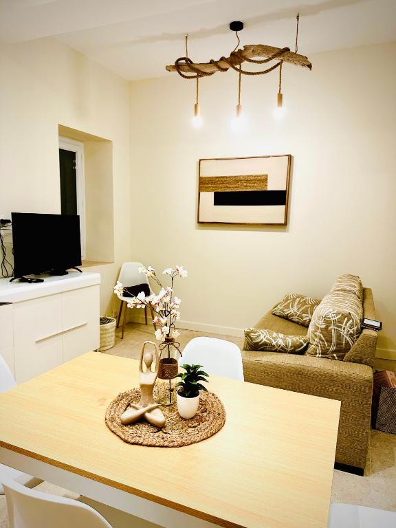 a living room with a table and a couch at Apparemment Cosy - Centre Auch in Auch