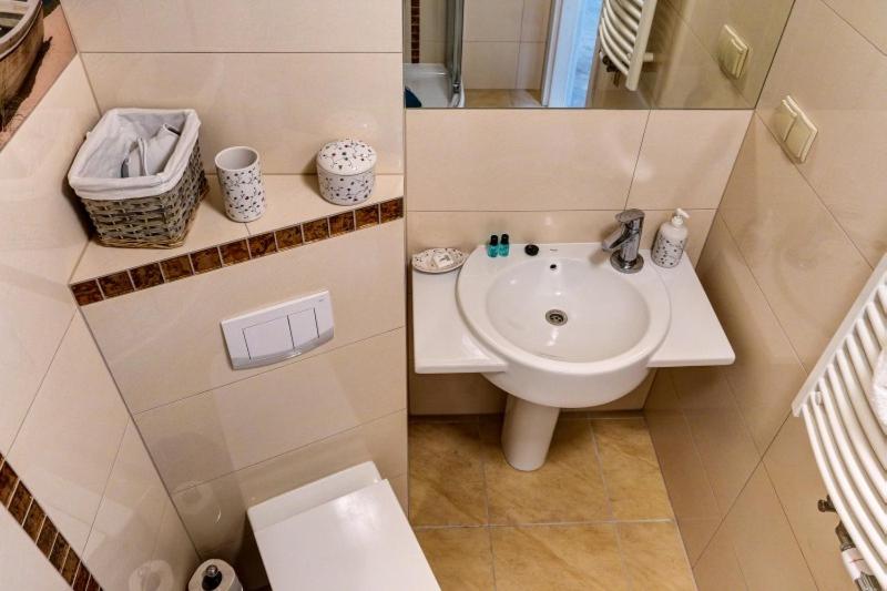 OW Krakus I - pokoje i domki - 16