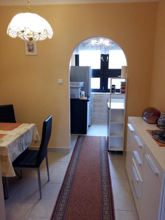 Kuchyňa alebo kuchynka v ubytovaní City Centre Apartment