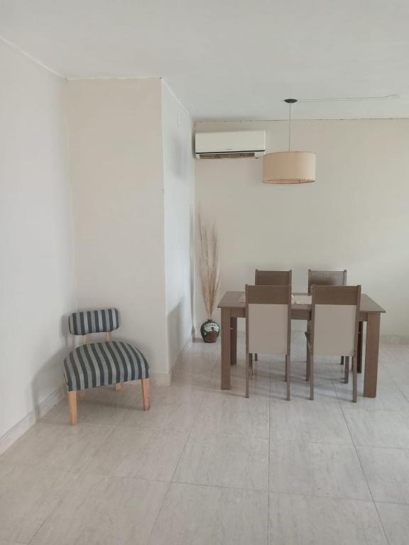 Monoambiente Juana Koslay - cerca del complejo AVE FENIX - Primer piso por escalera exterior