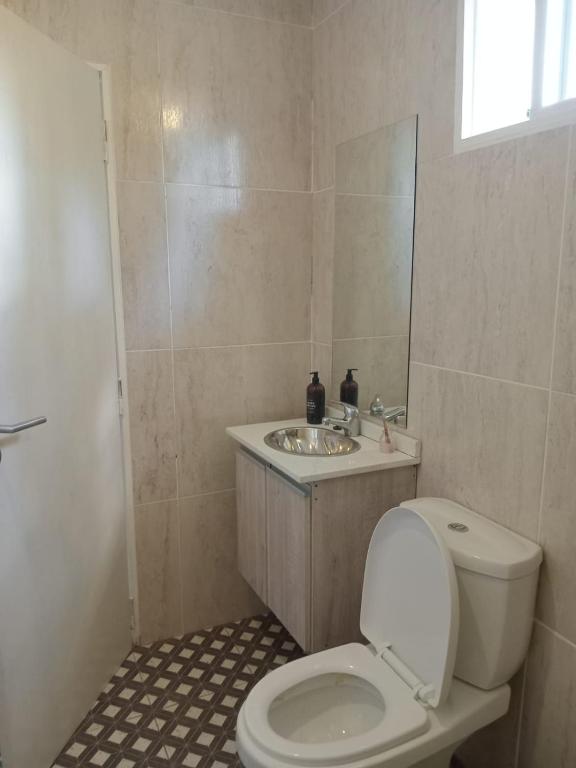 Monoambiente Juana Koslay - cerca del complejo AVE FENIX - Primer piso por escalera exterior