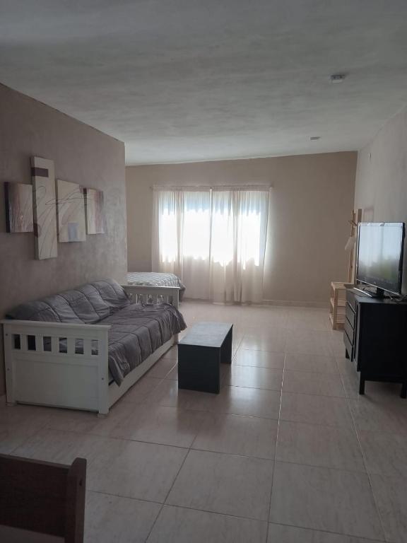 Monoambiente Juana Koslay - cerca del complejo AVE FENIX - Primer piso por escalera exterior