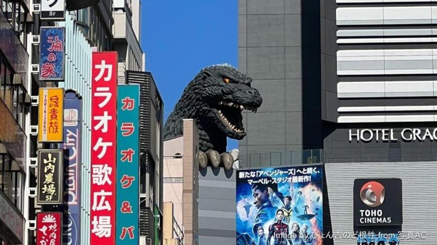 ゴジラヘッドまで徒歩9分 最寄り駅まで4分 ダブルベッド数台ファミリー向け部屋
