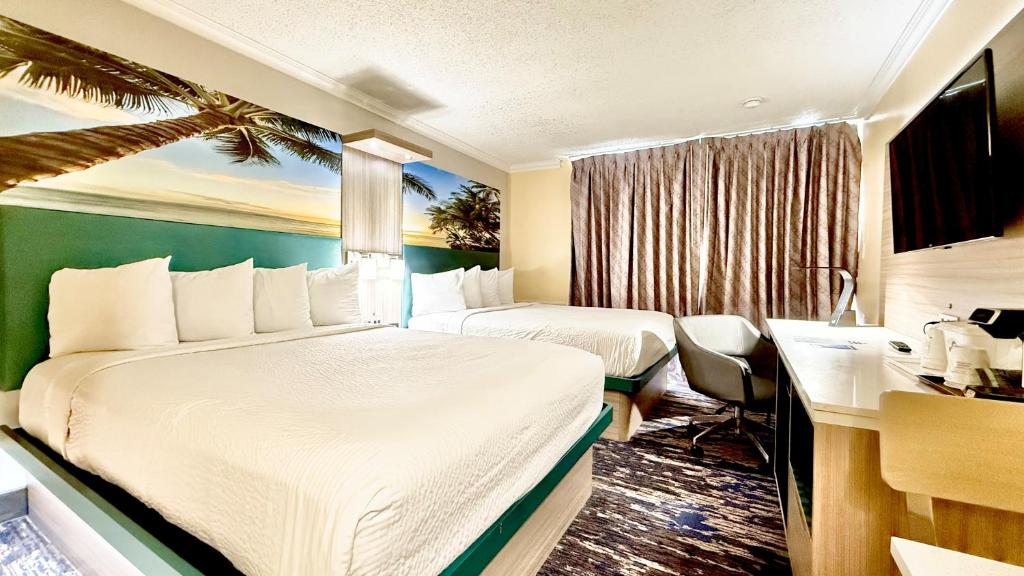 Days Inn by Wyndham Los Angeles LAX Airport Stadium Area - Queen Room With Two Queen Beds - Smoking