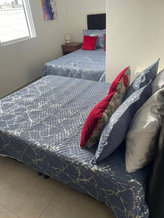 two beds with pillows on them in a bedroom at LODGE ELIZABETH HOUSE in San Francisco
