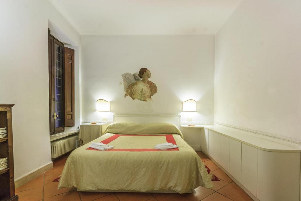A bed or beds in a room at Palazzo Donarelli
