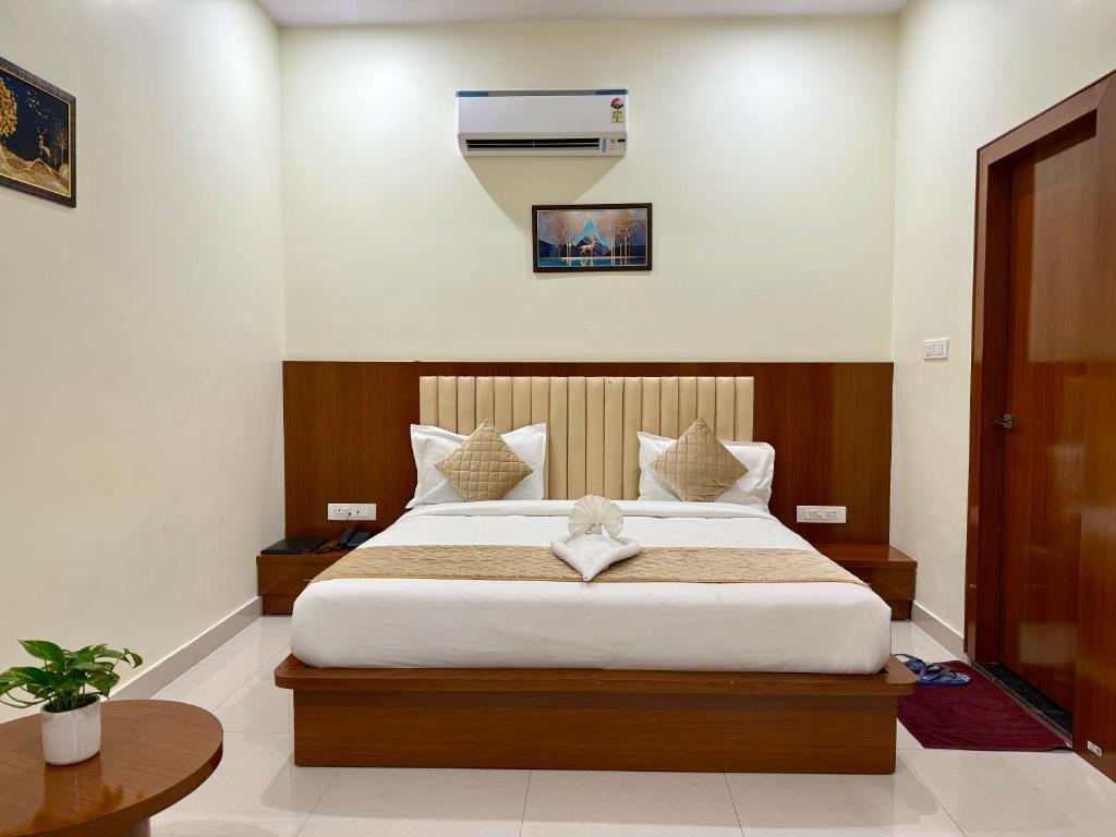 a bedroom with a large bed in a room at New Crown Plaza in Jodhpur