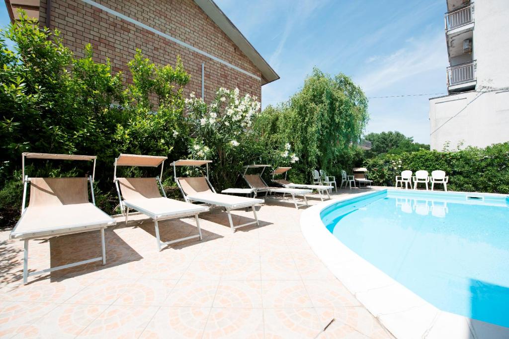 Bazén v ubytování Hotel Settebello B&B nebo v jeho okolí
