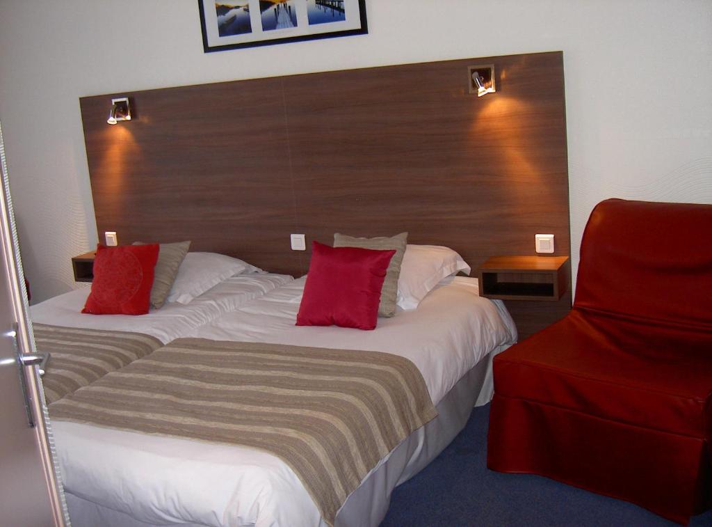 Poste&#x13E; alebo postele v izbe v ubytovan&iacute; Cit&#39;Hotel Du Port Rhu