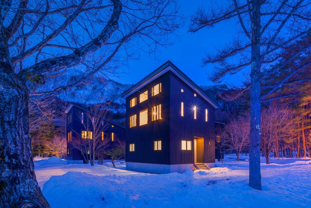 a house in the snow at night at Powdersuites in Hakuba