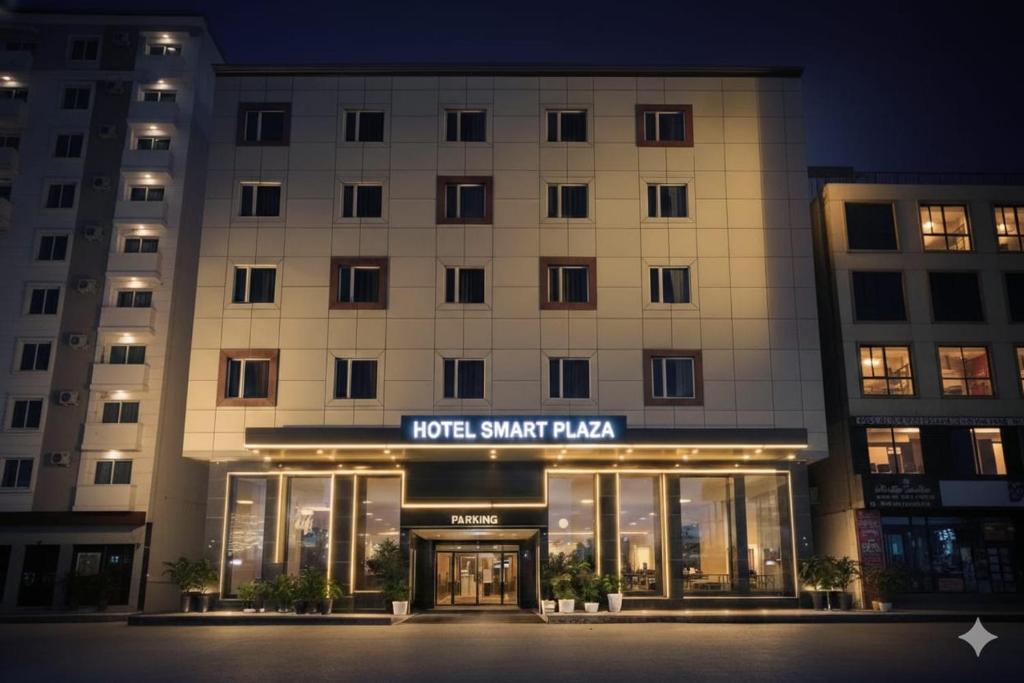 a hotel with a sign that reads hope smart plaza at Hotel Smart Plaza-Near Delhi Airport in New Delhi