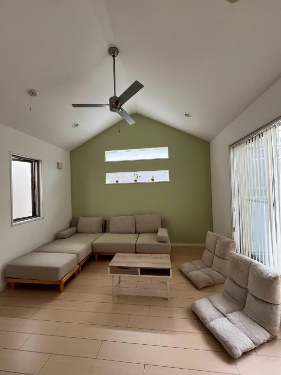 Large family friendly house - great for long stay!