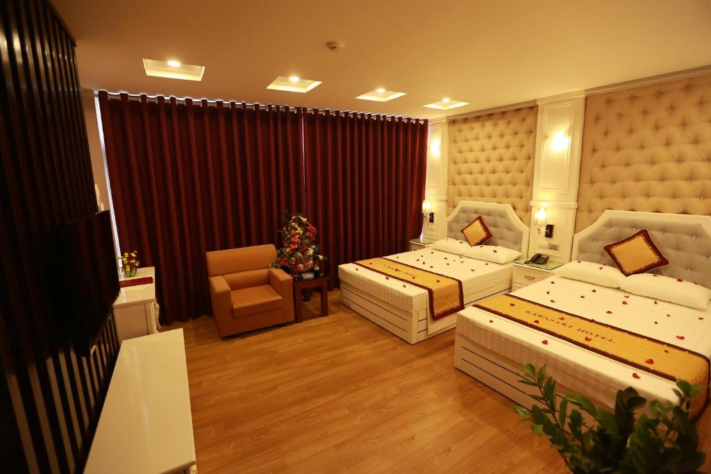Postel nebo postele na pokoji v ubytování Kawasaki Hotel Cầu Giấy