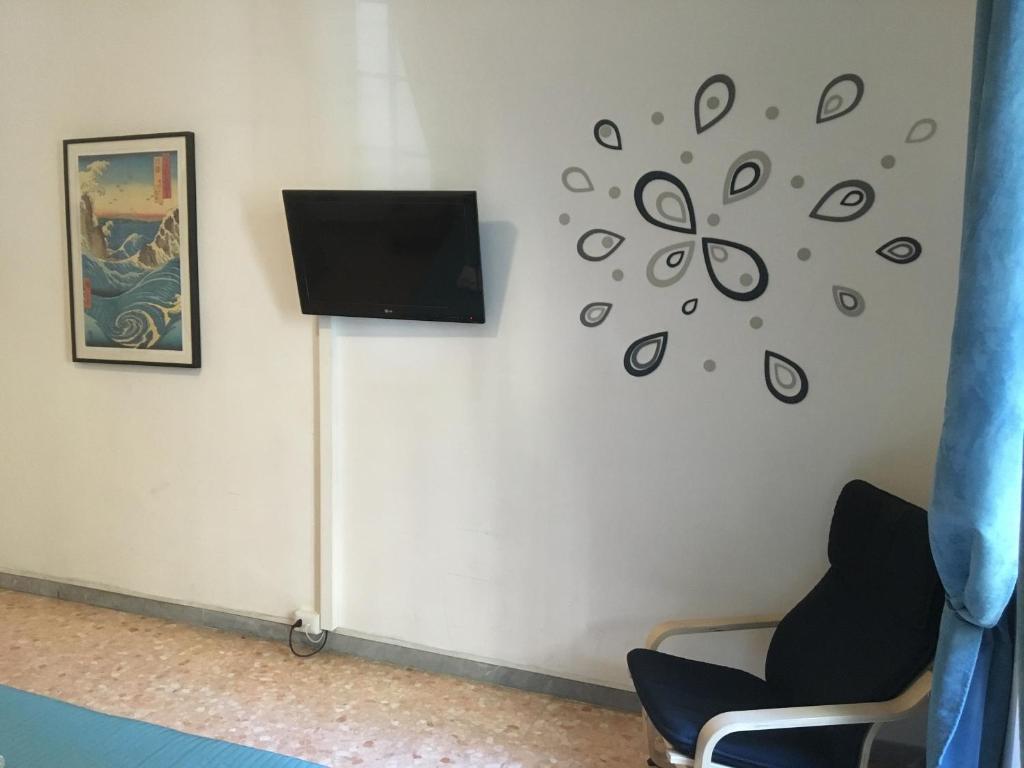 Zdjęcie z galerii obiektu Delightful apartment 100 meters from the Colosseum w Rzymie