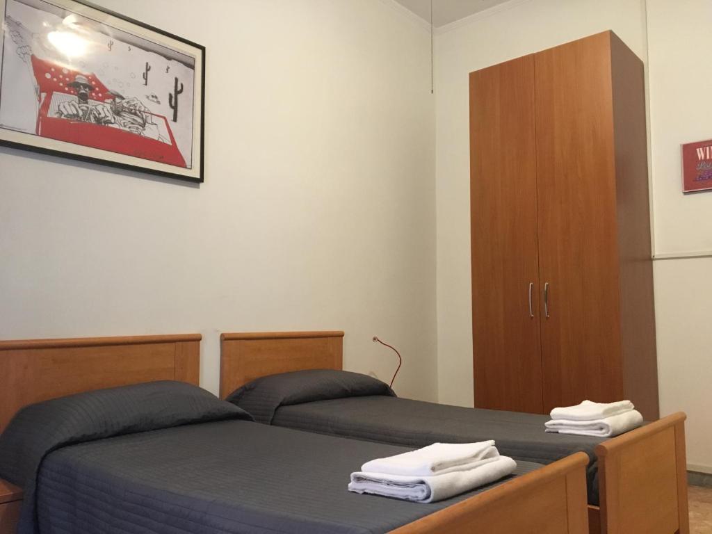 Zdjęcie z galerii obiektu Delightful apartment 100 meters from the Colosseum w Rzymie