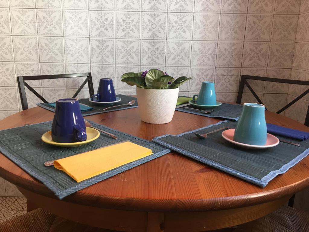 Zdjęcie z galerii obiektu Delightful apartment 100 meters from the Colosseum w Rzymie