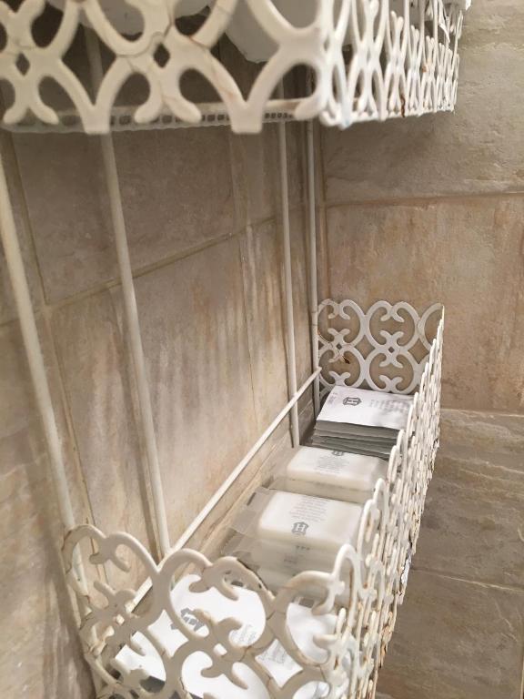 Zdjęcie z galerii obiektu Delightful apartment 100 meters from the Colosseum w Rzymie