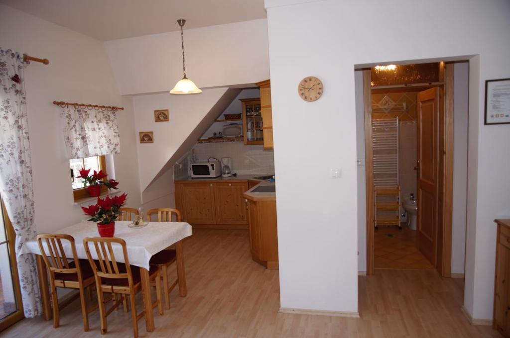 Kuchyň nebo kuchyňský kout v ubytování Apartments Karmen
