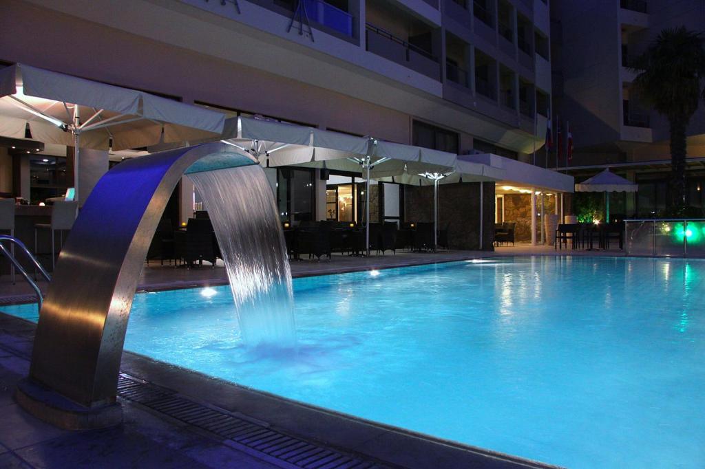 Bazén v ubytování Saint Constantine Hotel nebo v jeho okolí