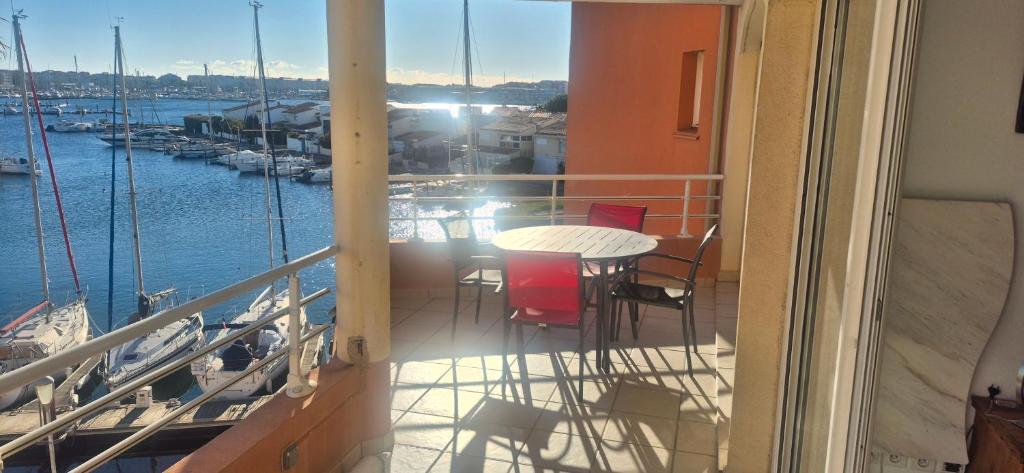 Le Matago A36, Superbe T2 avec vue sur le Port, parking, piscine, clim