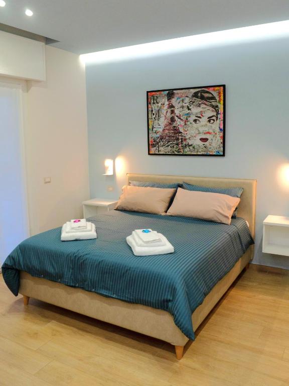 a bedroom with a bed with two towels on it at L'Oasi del Poeta in Crotone