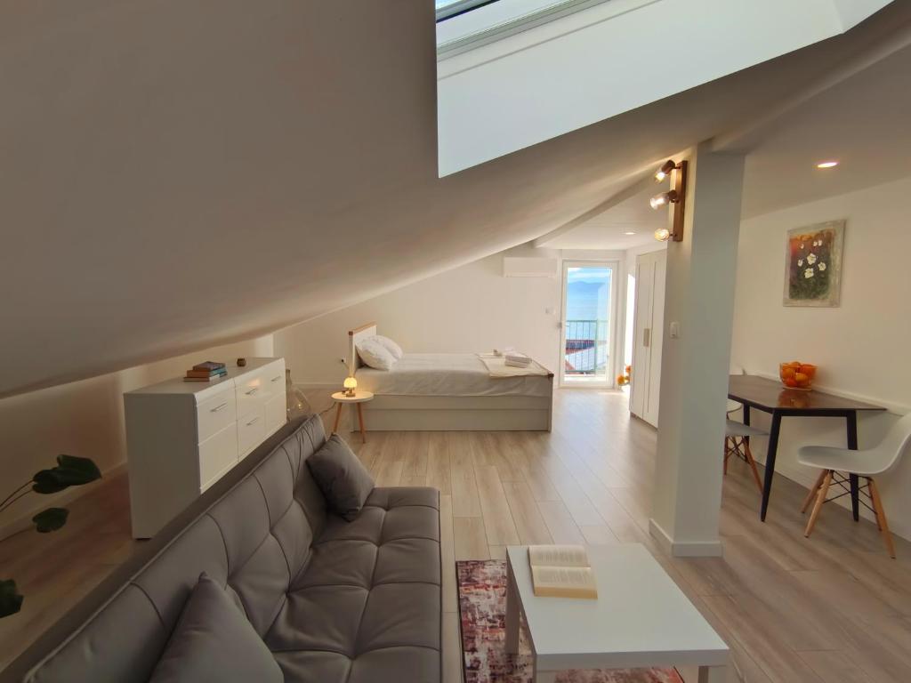 Guesthouse Podaca - Family Room With Sea View