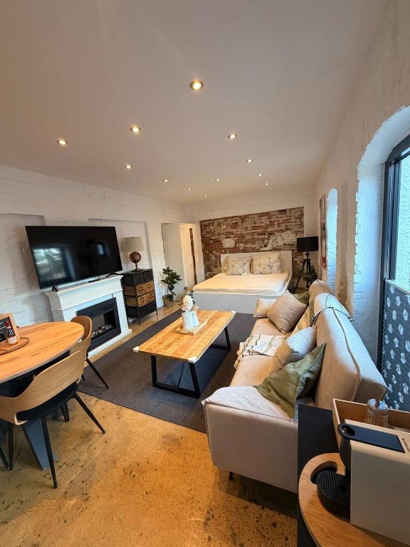 a living room with a couch and a table at Gästehaus am Privatsee in Biederitz