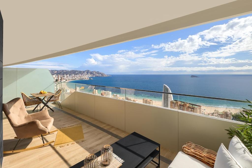 Sea view, 30th floor, Garage, heated pool, AC