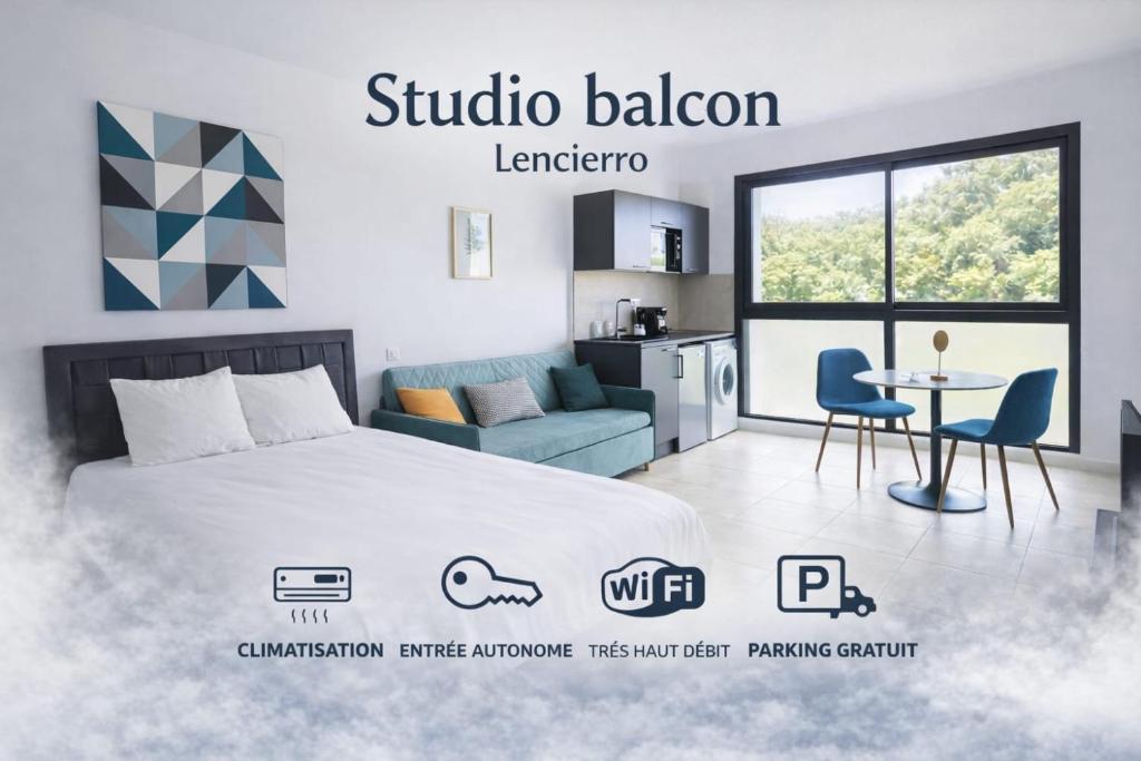a hotel room with a bed and a table and chairs at studio balcon, centre ville, parc expo, Arena in Pérols