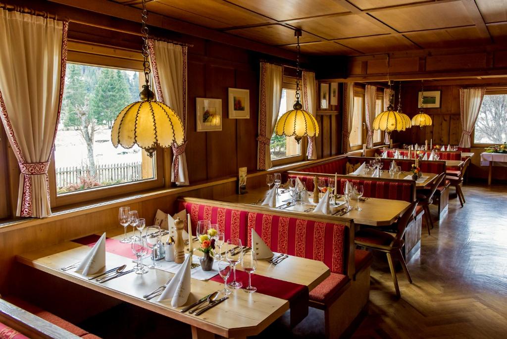 Restaurace v ubytování Alpengasthof Zollwirt