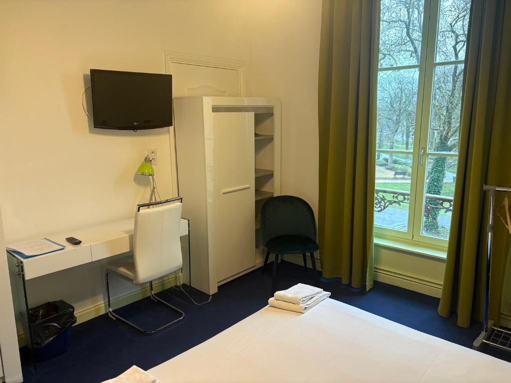 Hotel Couleurs Sud avec ascenseur et restaurant Gare Charleville-Mézières - Chambre Supérieure Lit Queen-Size