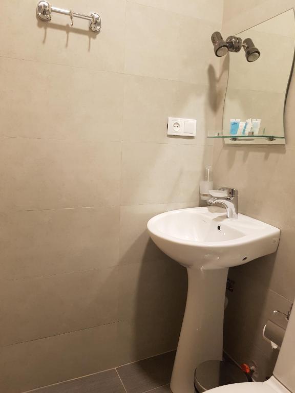 لابی و فضای عمومی villa old sololaki - تصویر ۵