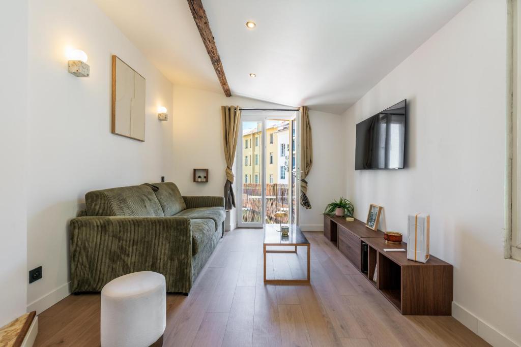 Bright 3 rooms apartment close to Place Massena