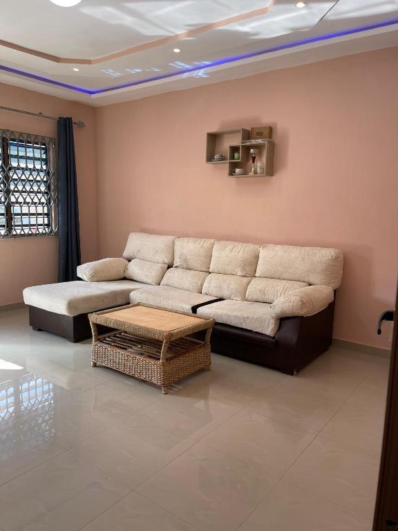 a living room with a couch and a coffee table at Résidence saint-Gall-H in Ouidah
