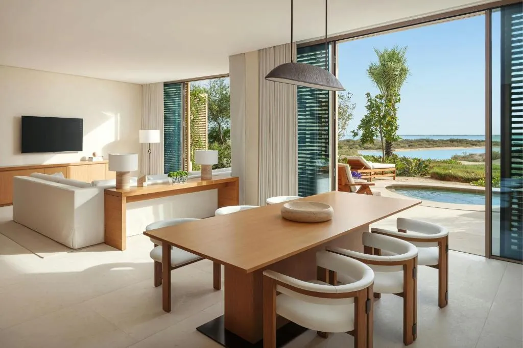 One-Bedroom Reef King Suite with Private Pool - Seafront