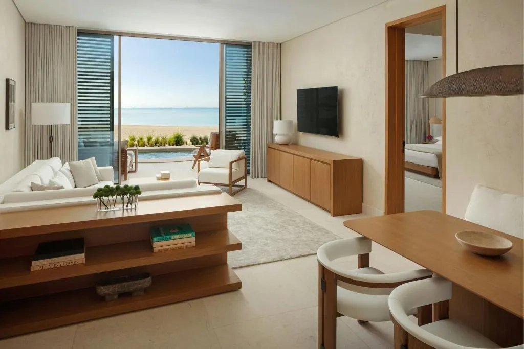 One-Bedroom Bay King Suite with Private Pool - Seafront