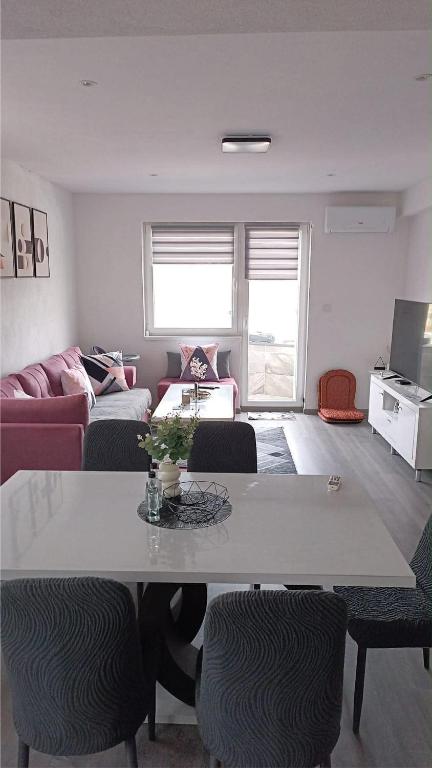 a living room with a white table and chairs at Apartman Zana in Visoko