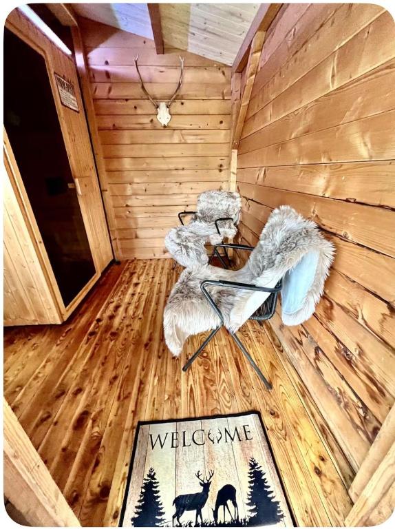 a room with a sauna with a welcome me sign at Ferienhaus Cris und Alex in Stühlingen