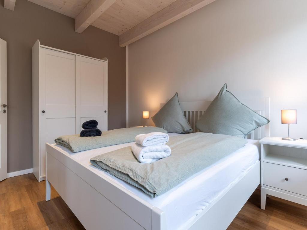 Doppelhaushälfte in Karolinenkoog - Three-Bedroom Holiday Home