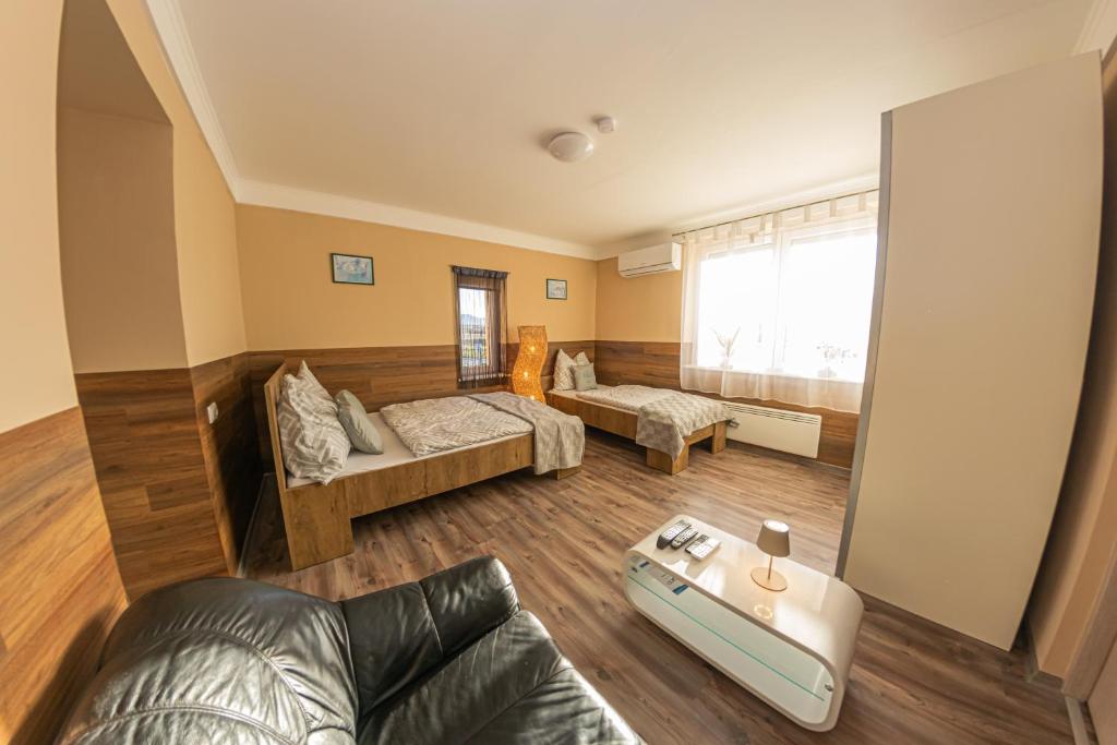 a living room with a couch and a table at Matrakapuvendeghaz in Mátraszőlős