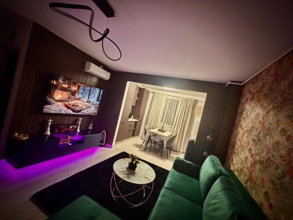 a living room with a green couch and a table at Hils Pallady in Bucharest