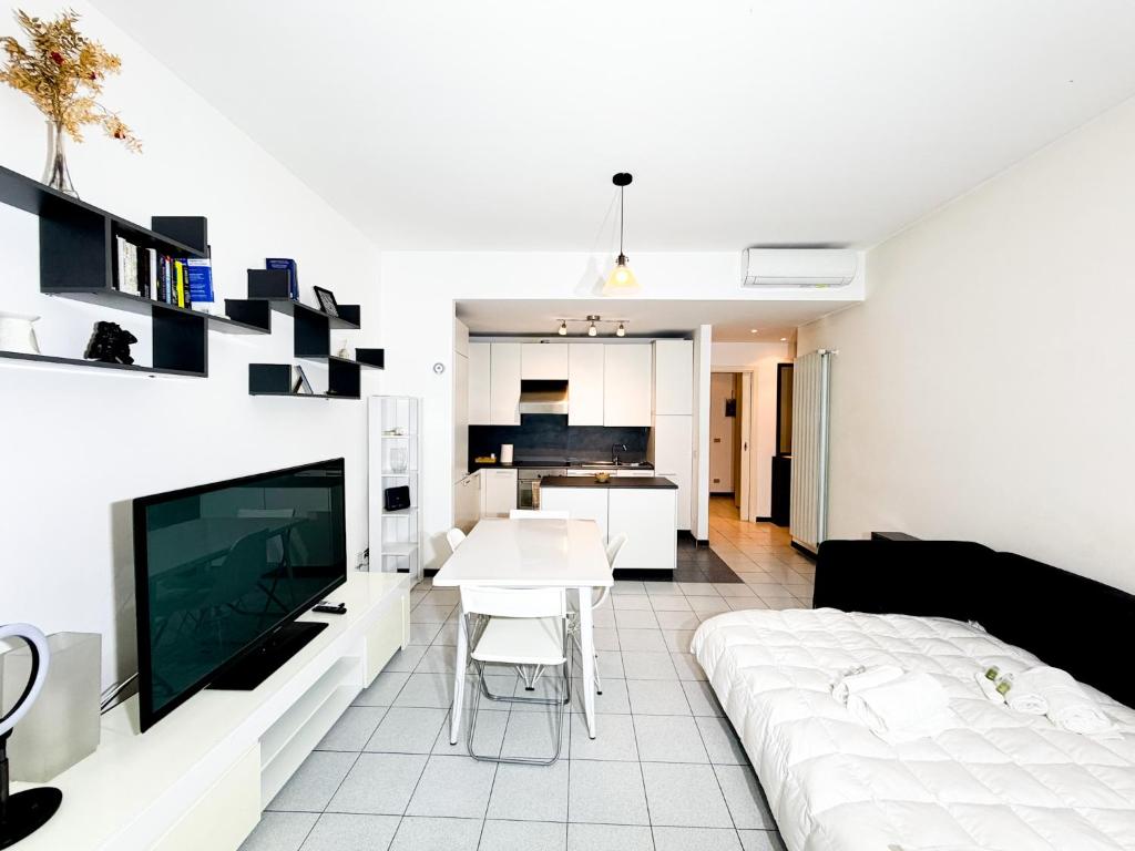 Sweet staying at large 3rooms apartment in Navigli