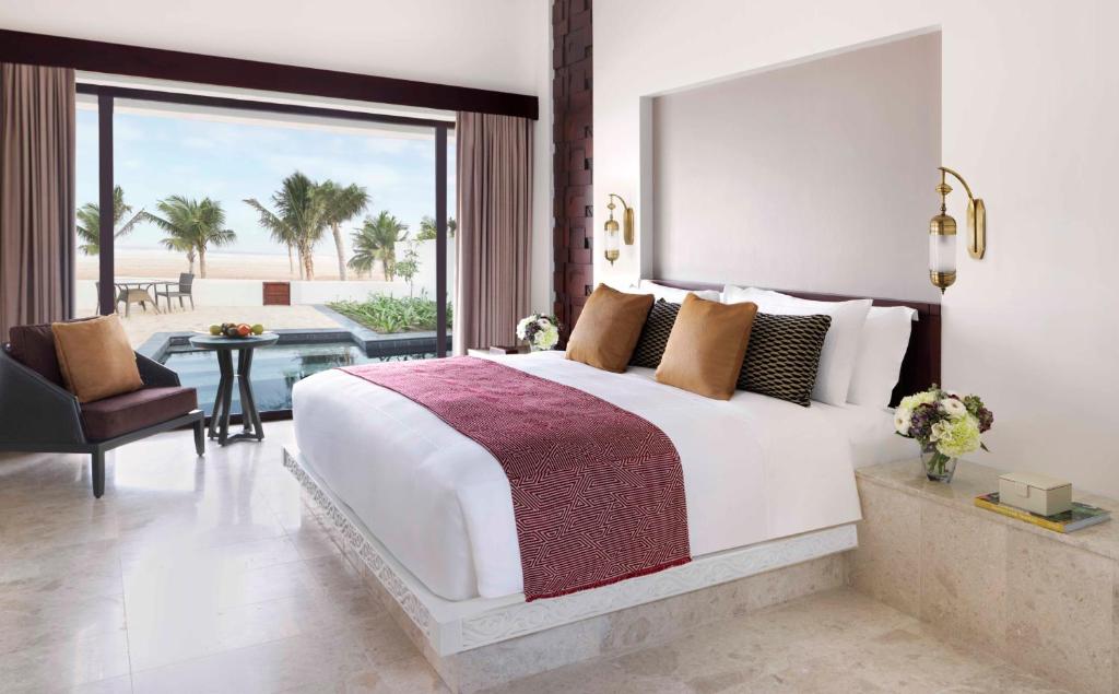 Postel nebo postele na pokoji v ubytování Al Baleed Resort Salalah by Anantara