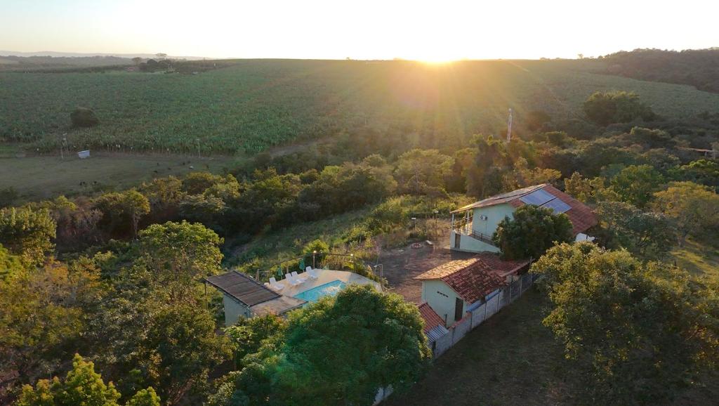 an aerial view of a house in a field at Quintal De Minas in Delfinópolis