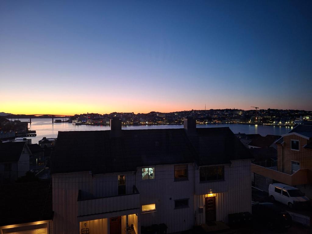 a view of the sunset from a building at KSU Topleiligheten in Kristiansund