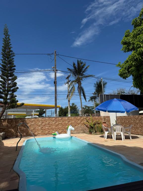 a swimming pool with a rubber duck in the water at Pousada e Restaurante Coração De Mãe in Prado