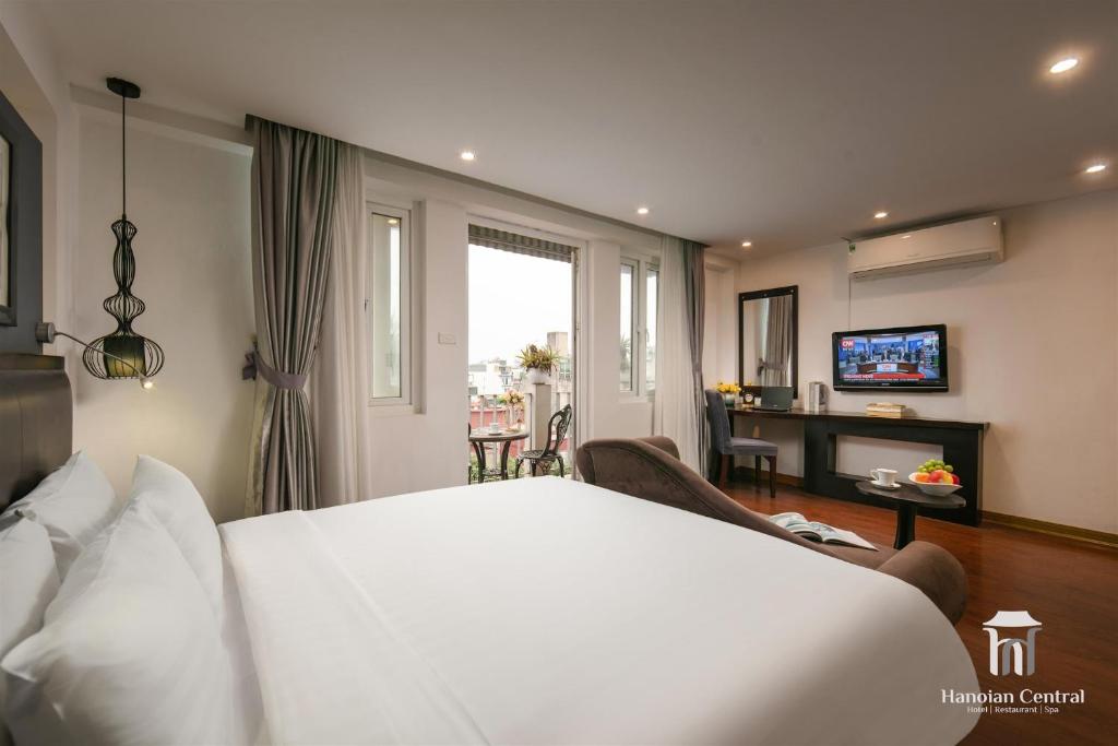 Phòng Deluxe Giường Đôi Có Ban Công