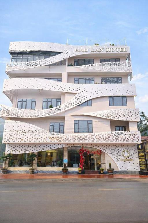 a large building with balconies on the side of it at HAO LAN LUXURY Hotel in Bắc Quang