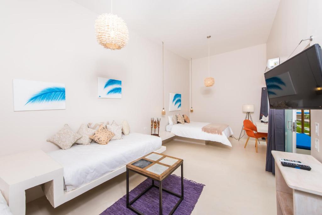 TV a/nebo společenská místnost v ubytování La Ramona Charming Hotel
