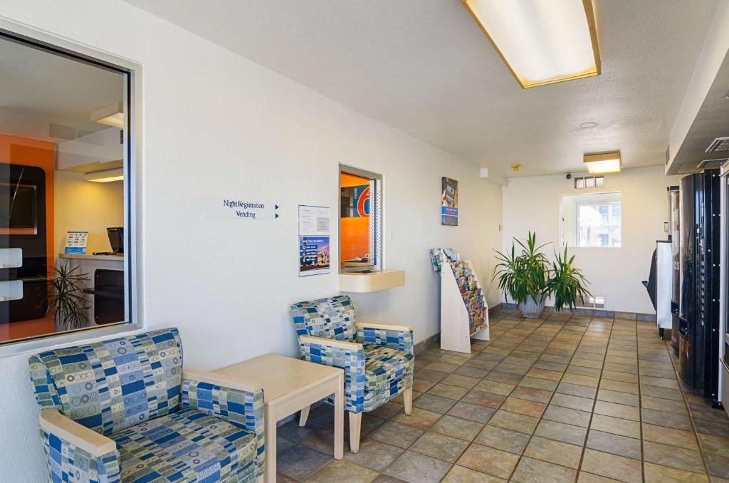 Kuchyň nebo kuchyňský kout v ubytování Motel 6-Laramie, WY